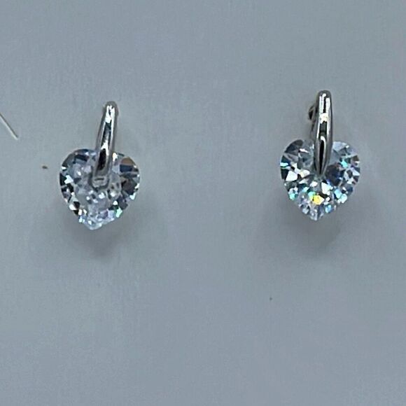 Heart crystals set in Rhodium plated earrings. - Picture 2 of 8
